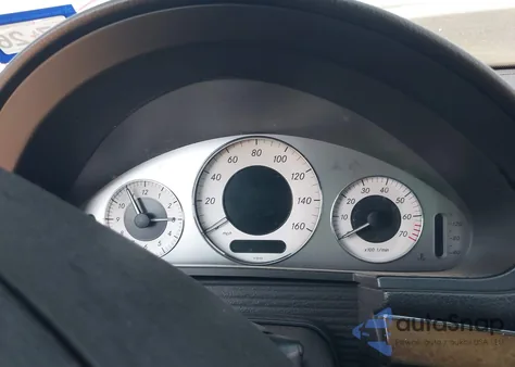 2008 Mercedes-Benz E 550 z USA, uszkodzony, nr VIN WDBUF72X08B328357